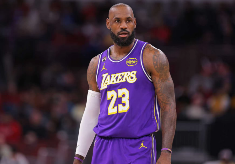 创双历史第一：詹姆斯41岁后半场20+ 联合中心首位轰1000分对手