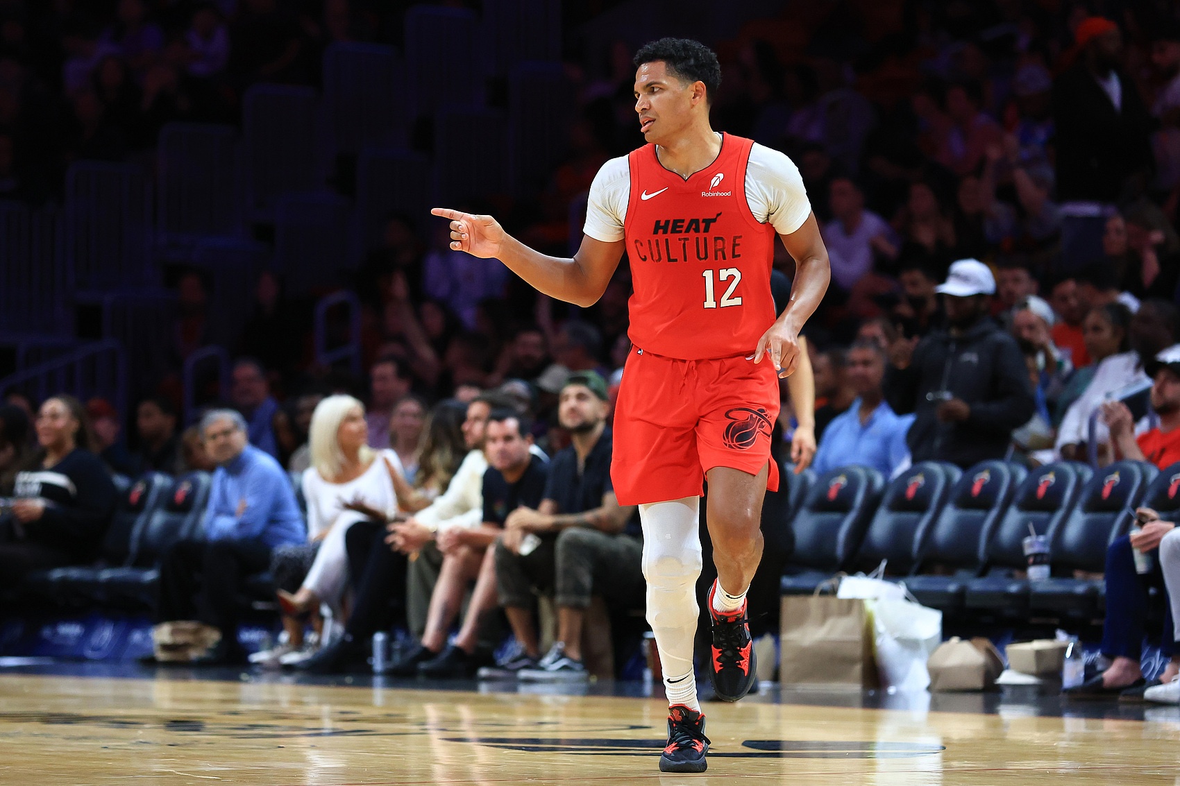 开云体育官方网站-哈克斯：德鲁·史密斯表现稳定攻防带来很多贡献 加德纳展现能量