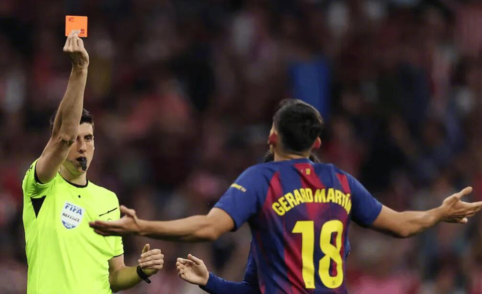 开云体育在线登录在线登录-皇马TV质疑VAR判罚标准不一，对比马丁黄牌与巴尔韦德红牌|马竞|卡洛斯-巴尔韦德|杰拉德·莫雷诺|马德里竞技|皇家马德里_新浪体育_新浪新闻